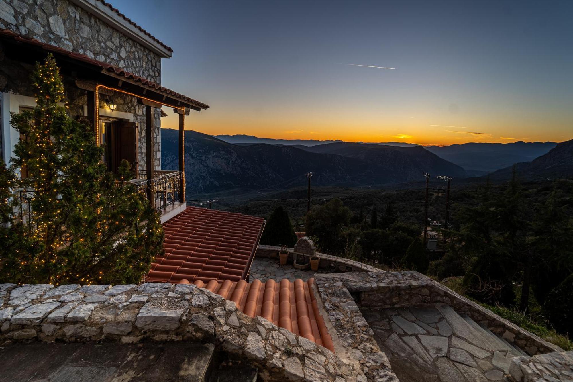 Rock Dandy Deluxe Chalet In Arachova - Delphi, Sauna, Prv Parking, Amazing View Exterior photo